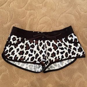 Billabong leopard shorts